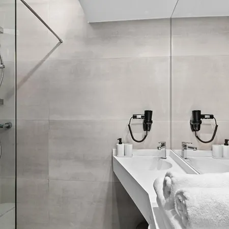 Atena*** 3* ساتورْنْ