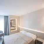 Atena*** סאטורן