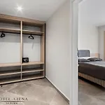 Atena*** מלון סאטורן