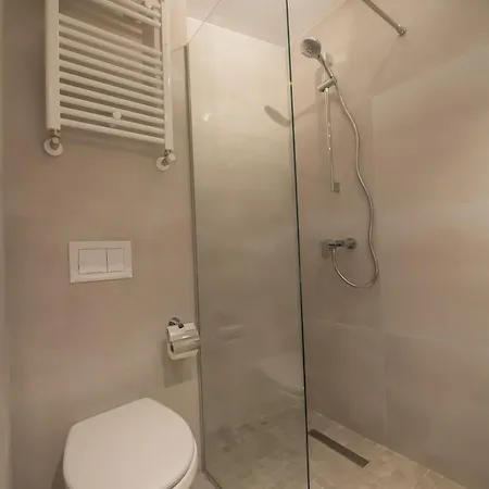 Atena*** Szálloda Saturn