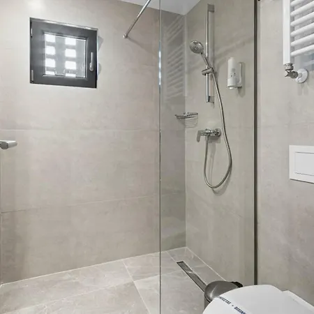 Atena*** Hotel