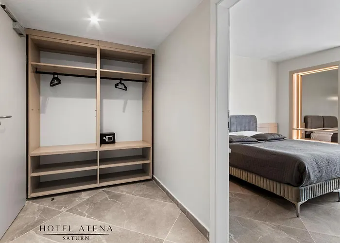 Atena*** Hotel Saturn